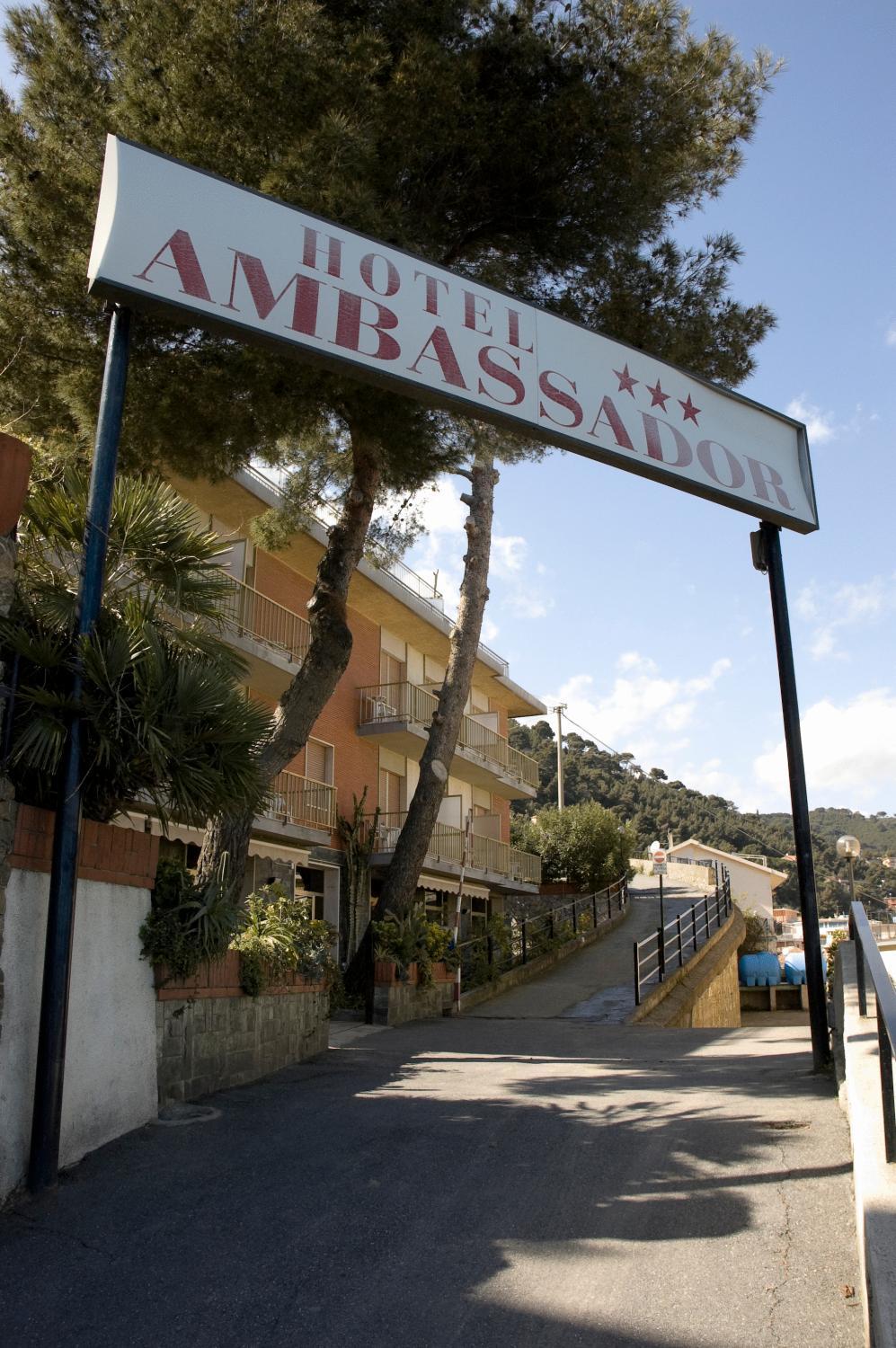 Hotel Ambassador Laigueglia Exterior photo