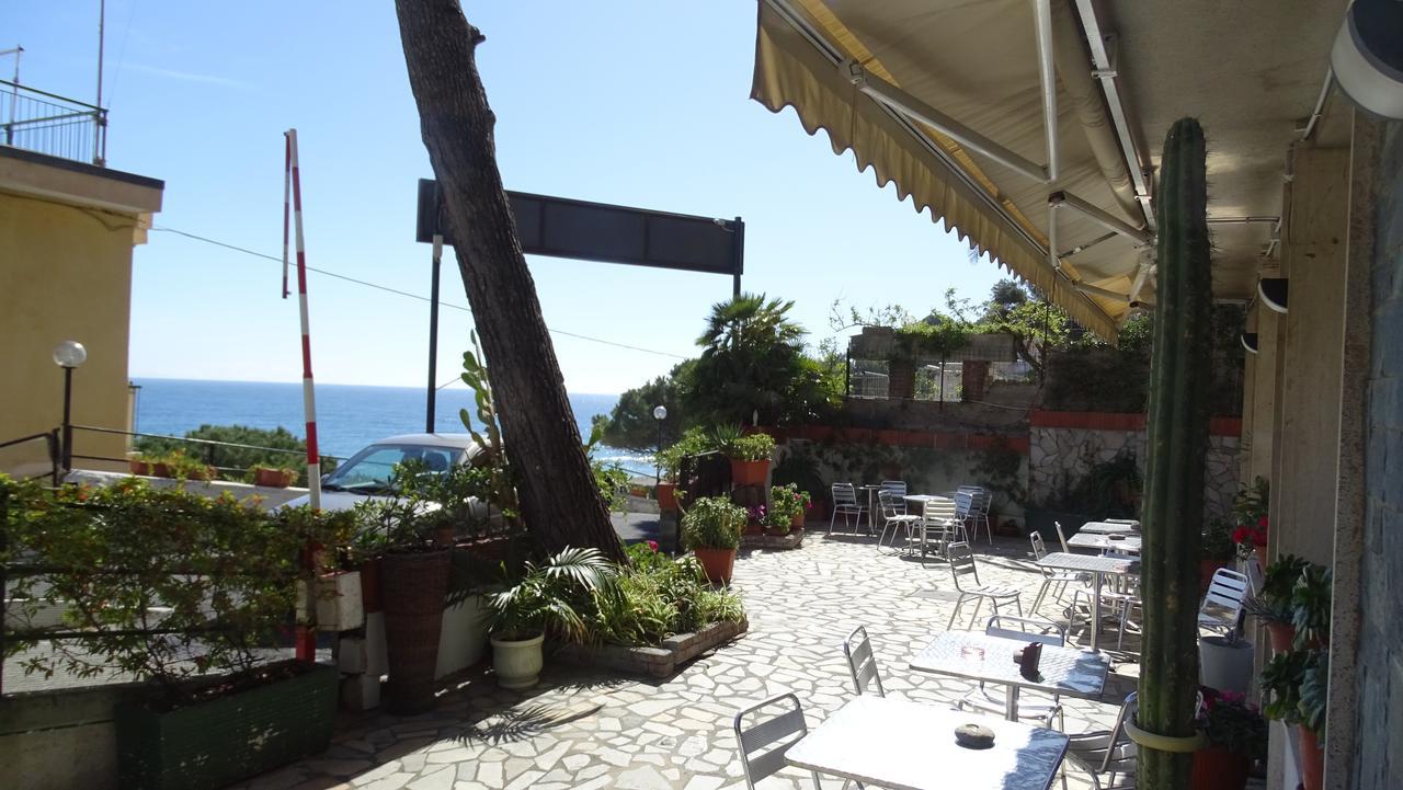 Hotel Ambassador Laigueglia Exterior photo